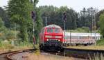 IC 2072 mit den Zugloks 218 344 und 315 Einfahrt Husum(1).