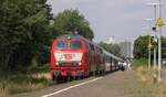 RPRS 218 319 und DB 218 836 mit dem IC 2311 nach Stuttgart Ausfahrt Bhf Husum.