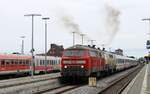 DB 218 380 und RPRS 218 489 mit IC 2311 Ausfahrt Niebüll 26.09.2021