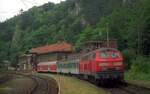 DB 218 450-5 mit Nahverkehrszug Ausfahrt Rübeland.