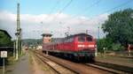 DB 218 452-1 mit Nahverkehrszug im Bahnhof Blankenburg.