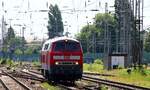 Hilfe aus Hannover für die liegengebliebenen ICE-T...218 832-4 dieselt hier langsam in den Bremer Hbf.