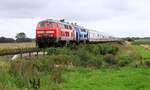 DB 218 390-3 BCS X/23.04.19 und PRESS 218 058-9/218 412-5 LS X/30.05.22 mit IC 2214 auf dem Weg nach Westerland.