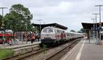 Die neuen  Stars  der Marschbahn...DB 218 341-6 und 218 838-1 mit IC 2074 nach Westerland, Einfahrt Niebll Bahnhof.