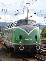 Von vorne oder von hinten....sie macht immer eine gute Figur! 220 053 der BE präsentiert sich während der Parade im DB Museum Ko-Lützel.