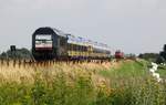 Bewusst unscharf gehalten und fotografiert worden sind hier die NOB von und der IC nach Westerland.