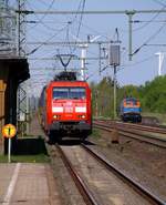 DBS/RSC EG 3104 rauscht hier mit einem KLV durch Jübek, hinten steht die NBE 225 006-6 in der Ladestrasse.