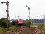 DB 245 022 mit SyltShuttle nach Westerland.