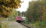 DB 245 025 hat hier mit dem RE 6 wegen eines Defektes auf Gleis 5 Einfahrt in Husum.