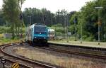 Paribus/NAH.SH/DB 245 212-6 mit dem RE 11006 nach Westerland hat Einfahrt in Husum.