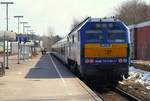 MaK DE 2700-01/251 001-4 als Schublok einer NOB nach Hamburg-Altona.