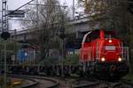 DB 261 033-5 holt sich hier ein paar leere Containertragwagen aus dem Terminal in Dradenau.