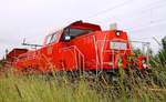 Aus der Sicht meiner 4-jährigen Tochter....DB 261 098-8 hat gerade ein paar leere Waggons in der Ladestrasse in Jübek abgestellt.