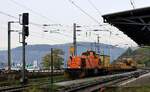 NRAIL/Bocholter Eisenbahn 275 105-5 dieselt mit nem, Bauzug durch Rdesheim.