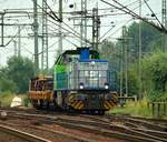 277 031-1 hier noch in der Vossloh-Werkslackierung verlässt den alten Gbf HH-Harburg mit einem Bauzug.