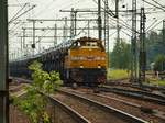 H.F.Wiebe Lok 12/ 277 018-8(VL 2007/5001679)war lange eingesetzt um die ARS Autozüge zu ziehen, hier dieselt sie mit einem solchen durch HH-Harburg.