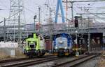 Aus dem Hause Vossloh...links die Captrain/CCW G6 0650 088-2 Baujahr 2015 und re die EVB G6 0650 123-9 (REV/VL/04.03.21) Baujahr 2014 im Re-Design auf dem Weg in den Hafen Hamburg. Waltershof/Dradenau am Umspannwerk. 15.01.2022