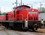 294 618-4 bei Rangierarbeiten, sie stand direkt am Kfz Parkplatz im Gbf Bereich Basel Bad Bf.