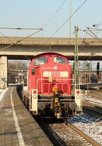 Inzwischen an ein privates EVU verkauft dieselt hier die 295 021-0 noch im Kleid der DB durch HH-Harburg.