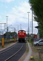 DB 295 043-4 steht hier fast direkt vor dem riesigen Stellwerk HH-Alte Süderelbe(der große Pilz der kurz nachdem oder bevor man in den Elbtunnel fährt zu sehen ist).