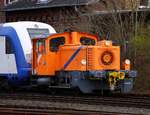 Northrail/NOB 335 106-1 zog eine Married-Pair Einheit aus der Abstellgruppe in den Bahnhof Husum.