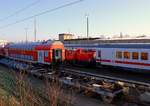 Werkslok des Aw Neumünster...3335 111-1  eingeparkt  von schadhaften Wagen aufgenommen aus der vorbeifahrenden RB 77 nach Kiel. Neumünster 17.02.2016