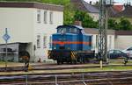 Sicher abgestellt stand die 346-15 355/345 296-8 der SGL im Bahnhofsbereich des Singener Bahnhofes.