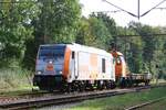 hvle 246 001 mit der Rangierlok Northrail 322 220 127 im Schlepp fährt in das Vorfeld des Grenzbahnhofs Pattburg/Padborg ein.