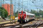 363 649-5 rangiert hier mit einem CNL und der 120 114 am Ende im Bhf Basel Bad.