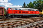 Die 218 191-5 (92 80 1218 191-5 D-MZE) der MZE - Manuel Zimmermann Eisenbahndienstleistungen, Hellenhahn-Schellenberg (Ww), ex DB 218 191-5, ist am 07 Juli 2024 auf dem Betriebshof der Westerwaldbahn (WEBA) auf der Bindweide bei Steinebach/Sieg abgestellt.

Die V 164 (BR 218) wurde 1973 bei Krupp unter der Fabriknummer 5205 gebaut und an die DB geliefert, im Juli 2018 wurde sie dann ausgemustert und an Manuel Zimmermann Eisenbahndienstleistungen verkauft.
