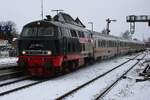 Am frischen Morgen von 16 Februar 2026 treft 218 497 mit IC 2311 nach Itzehoe in Nieb�ll ein.