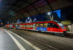 Zweigekuppelte zweiteilige Bombardier Talent mit diesel-mechanischem Antrieb 643 2xx / 643 7xx und 643 209 / 643 709 der „die euregiobahn“ (zu DB Regio NRW) stehen am Abend (19:00 Uhr) des