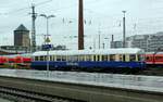 Der  Kaffkieker  des DEV ist ein 1959 bei MaK in Kiel gebauter GDT(Groß-Diesel-Triebwagen,95 80 0303 001-1 D-DEV) des Typs BD4 der hier zum Weihnachstmarkt nach Bremen kam und nun in die Abstellung dieselt. 03.12.2011