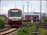 Hier wartet der Jenbacher T4(ÖBB 5047)der neg mit der Nummer 627 103-4 vor dem großen Bahnübergang in Niebüll um wieder in den Bhf gelassen zu werden.