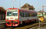 neg Triebwagen on Tour...der Jenbacher T4(0627 103-4)brachte ein paar Fahrgäste an den DB Bahnsteig im Bhf Niebüll und rangiert anschliessend zurück in den neg Teil.