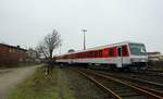 SSP 0628 512-5/0928 512-2  Kampen  (REV/FK X/15.10.15) um Zugende eines SyltShuttles festgehalten bei der Einfahrt in Niebll.