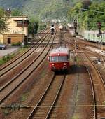 Rückkehr von der Brauerei-Tour...798 760-4 der EVG hat noch wenige Meter zum Bhf Linz/Rhein zu fahren.