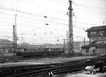 VT 95 + VB 142 des Bw Heilbronn bei der Einfahrt in Stuttgart Hbf 4.3.1964  Der VT kam über die Strecke Schwäbisch Hall-Hessental - Backnang nach Stuttgart