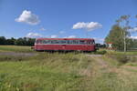 Am Feldwegbahnübergang in Siegelsbach ist der 798 652-4 zu sehen.