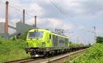 ATLU/Captrain/ITL 248 037-4 passiert mit einem Langschienenzug die Kokerei Prosper in Bottrop, 05.06.2024