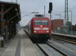 101 030 mit dem IC 2184 Hannover-Binz,am 27.August 2011,bei der Einfahrt in Bergen/Rgen.