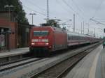 Der Nachtzug aus Zrich nach Binz,am 27.August 2011,mal pnktlich erreichte Bergen/Rgen.Gezogen von 101 129.