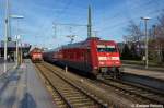 101 093-3 mit dem IC 2038 von Leipzig Hbf nach Oldenburg(Oldb) verlsst gerade den Magdeburger Hbf und die 101 077-6 mit dem IC 2037 von Norddeich Mole nach Dresden Hbf steht noch im Magdeburger Hbf.