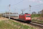 101 087-5 mit IC2239 von Warnemnde nach Dresden Hbf bei der Durchfahrt in Sildemow.15.04.2012