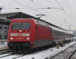 101 085-9 mit IC 2239 von Rostock Hbf nach Dresden Hbf kurz vor der Abfahrt im Rostocker Hbf.14.12.2012