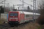 101 057-9 mit IC 2212 von Koblenz nach Ostseebad Binz bei der Einfahrt um 14.17 Uhr im Rostocker Hbf zu diesem Zeitpunkt satte 60 Minuten Versptung.