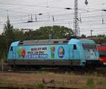 Endlich nach vergeblicher Jagt fuhr mir die 101 102-2 110 Jahre Vedes im Rostocker Hbf vor die Kamera.01.06.2014