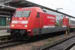 101 017-2 mit IC 2239(Rostock-Leipzig)kurz vor der Ausfahrt im Rostocker Hbf.11.12.2015