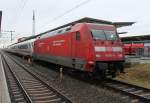 101 057-8 mit IC2213 von Ostseebad Binz nach Stuttgart Hbf kurz vor der Ausfahrt im Rostocker Hbf.12.02.2016