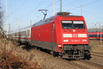 101 069-3 mit IC 2213(Binz-Stuttgart)bei der Ausfahrt im Rostocker Hbf.13.11.2016